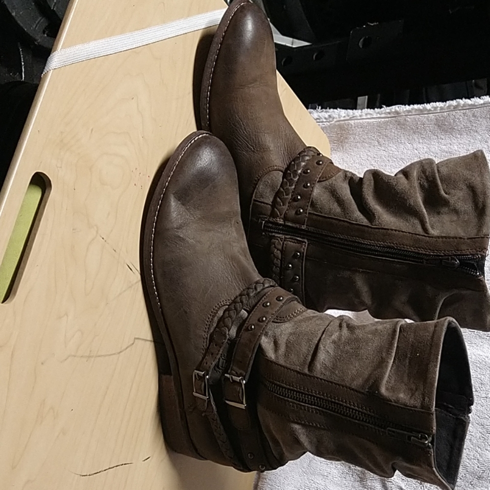 Size 10 M Ladies boots